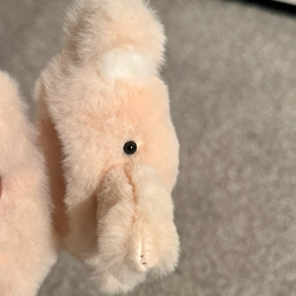 Air pods fuzzy elephant case - Picture 8 of 8